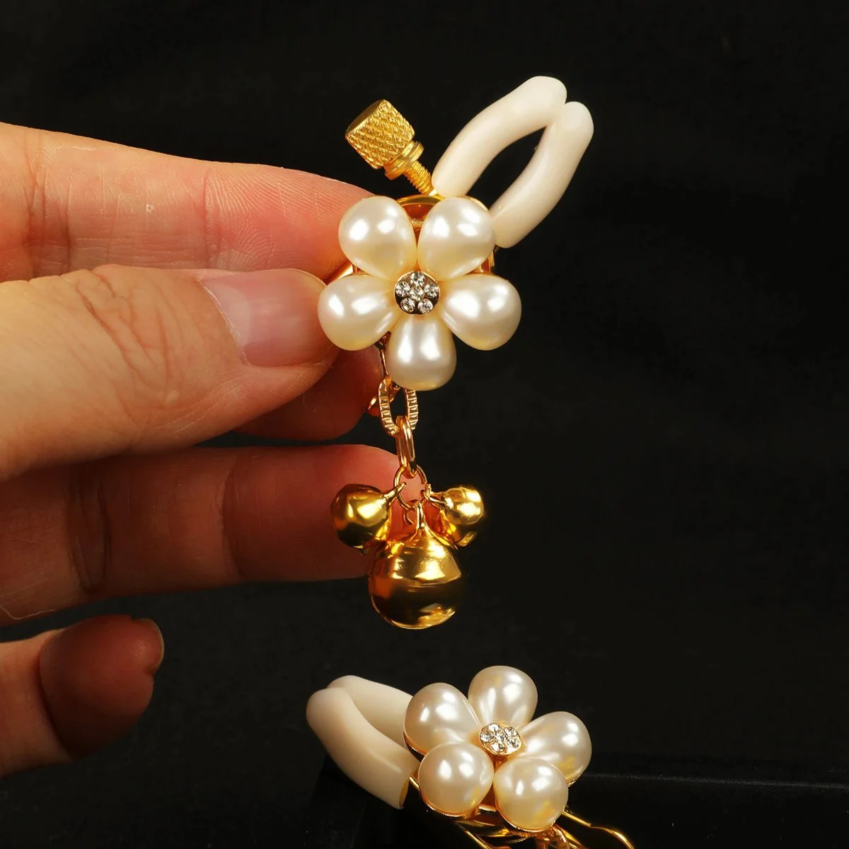 Pearl Flower Milk Clip Sex Props Milk Clip Chain Bell Mimi Clip Adult Products Female Props